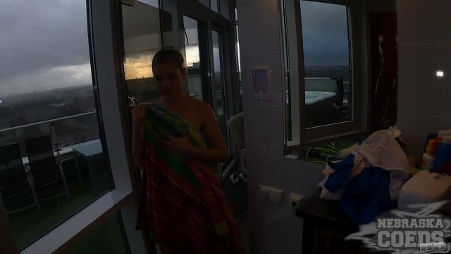 Дрочка в джакузи с использованием самой любимой игрушки - #9