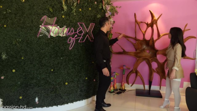 Кореянка, призванная безропотно прыгать на половом органе - #1