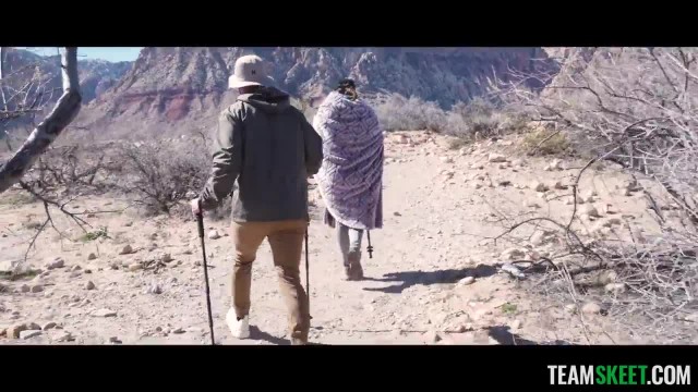 Максимум невероятных ярких ощущений для симпатичной туристки - #1