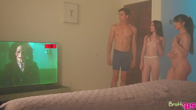 Просмотр фильма ужасов натолкнул на мысль о сексе втроём - #2