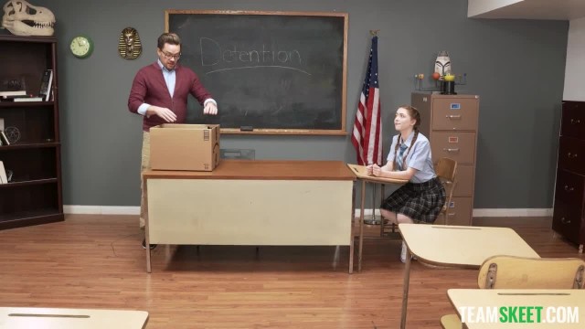 Правильный учительский подход к нерадивой молоденькой студентке - #1