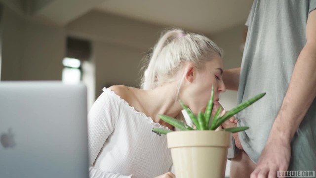 Русская малышка реально достойна обильного кремпая - #4