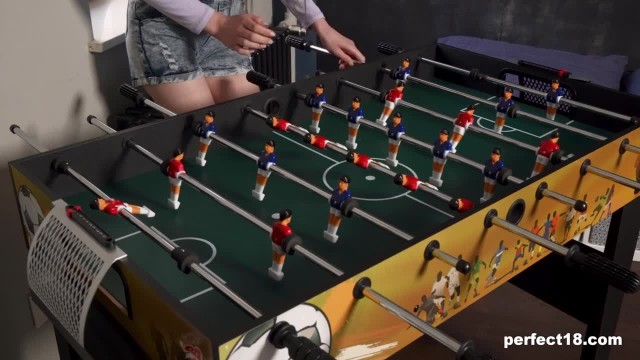 Мастурбация вполне заменяет игру в настольный футбол - #1