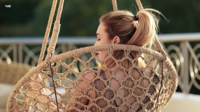 Богатая мажорка и её непреднамеренная рукотворная мастурбация