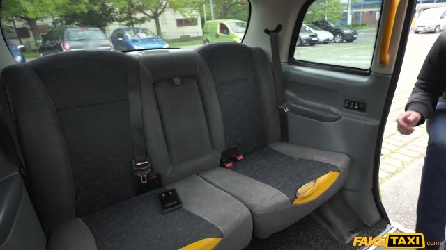 Милая первокурсница сама мечтала попасть в фейковое такси - #2