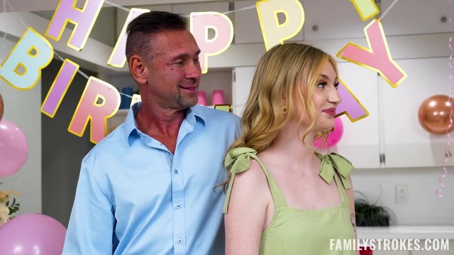 Если скучно, всегда можно потрахаться с любимым папочкой - #3