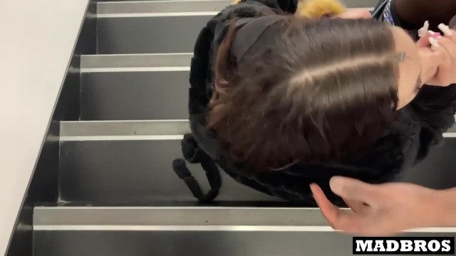 Потрясающую несносную шлюшку можно поиметь прямо в подъезде - #2